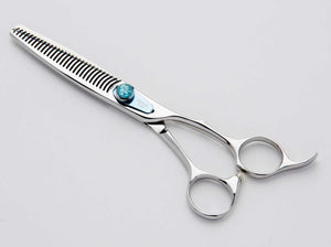 The Mirage B-30 professional hairstylist thinner from Pro Sharp Edges. This thinner has 30 teeth. Closed View